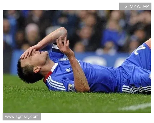 足球明星捂脸动作视频引发热议背后的故事与情感解析